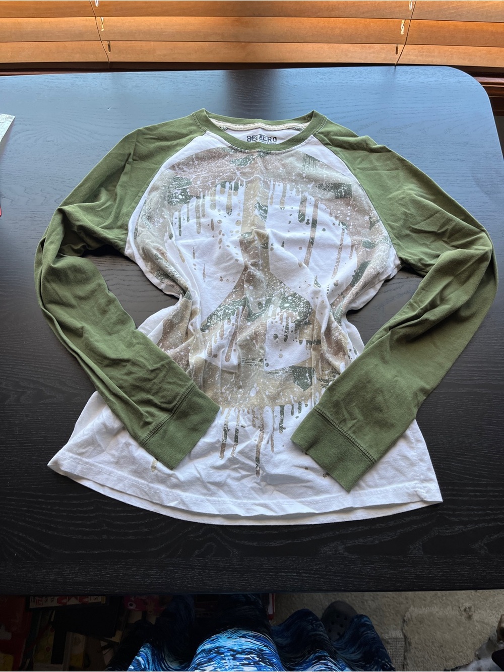 82ZERO Size XL White & Green Peace Sign Long Sleeve Raglan Shirt